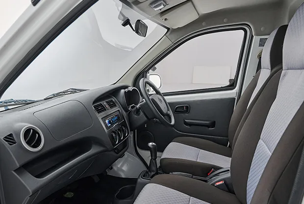 M9 Specious Seats091025063813 Drive