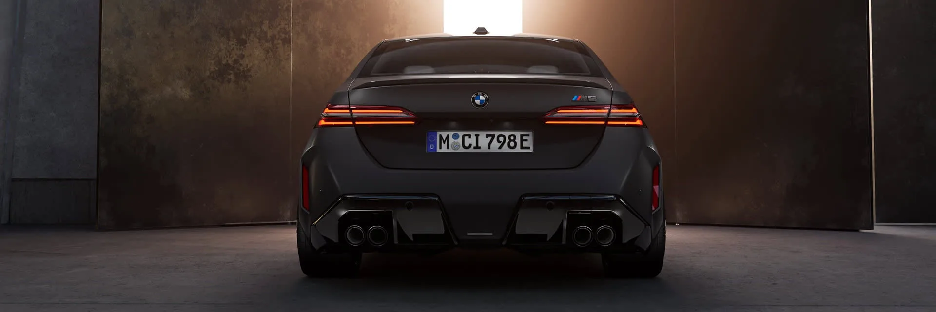 Bmw M5 2 1920x680