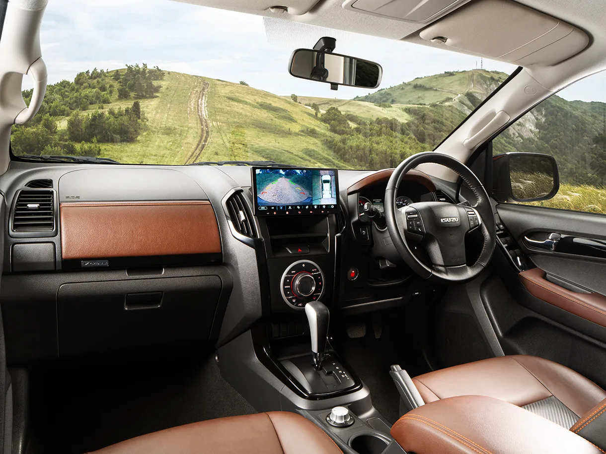 Vcross Red Interior 1e