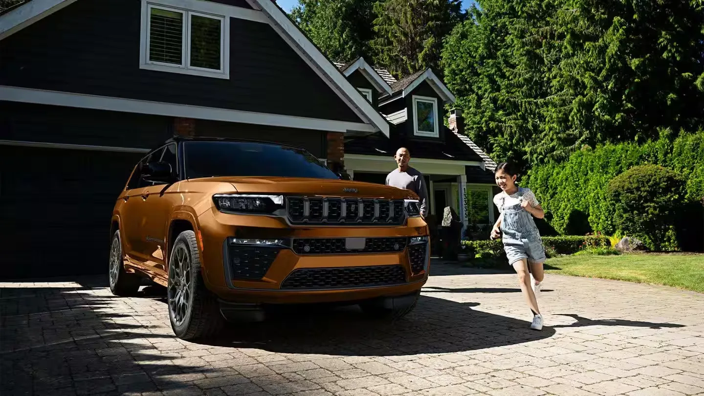 My27 Jeep Grand Cherokee Gallery Full Width 03 Desktop.jpg..1440