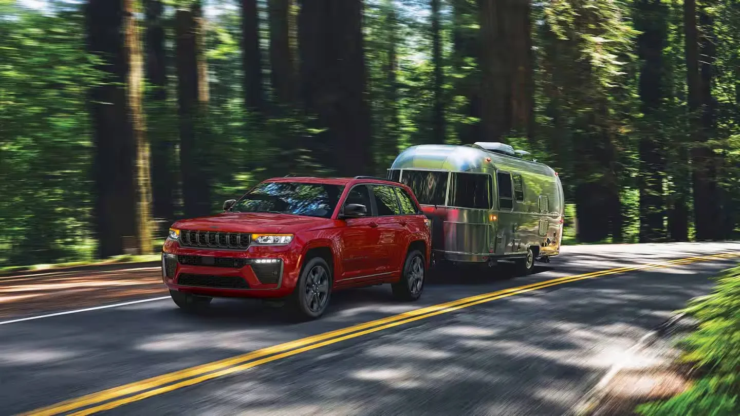 My27 Jeep Grand Cherokee Gallery Full Width 05 Desktop.jpg..1440