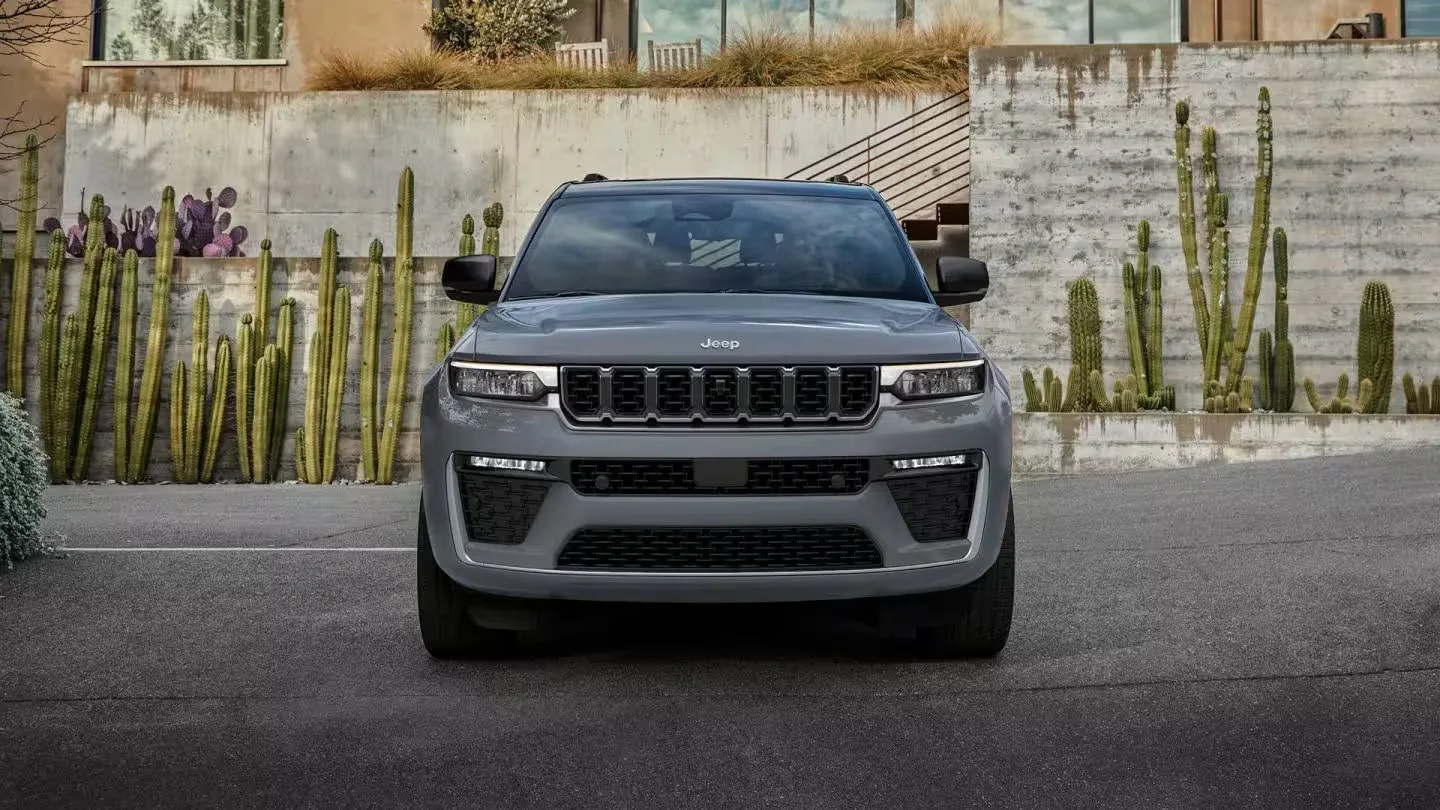 My27 Jeep Grand Cherokee Gallery Full Width 06 Desktop.jpg..1440