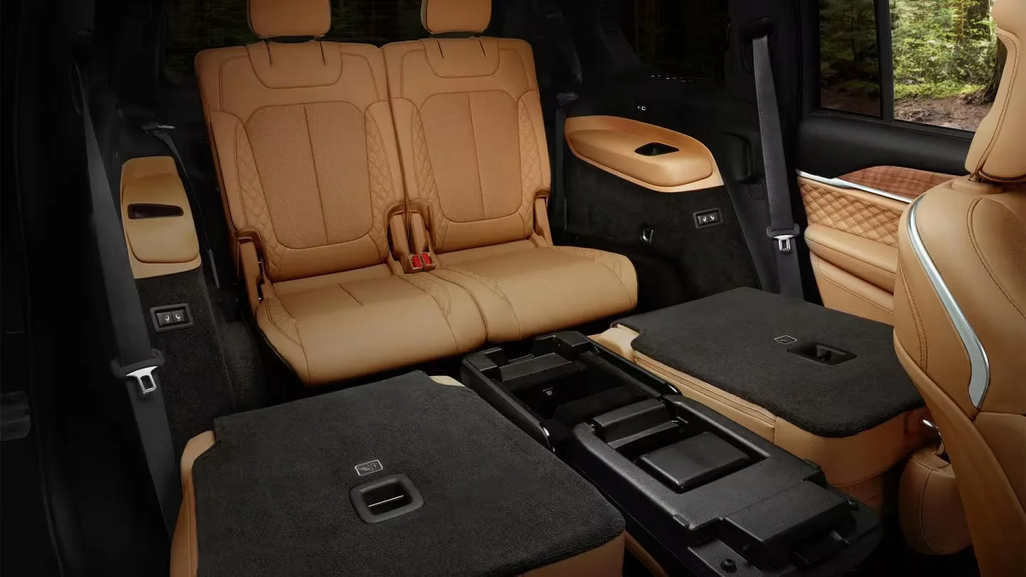 My27 Jeep Grand Cherokee Gallery Full Width 10 Desktop.jpg..1440