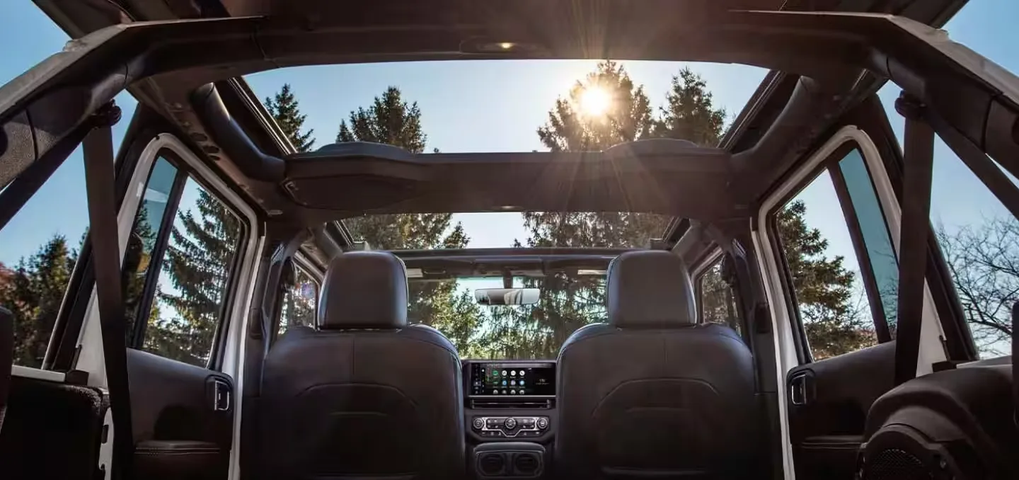 My26 Wrangler Gallery Expanded Interior 5 Desktop.jpg..1440