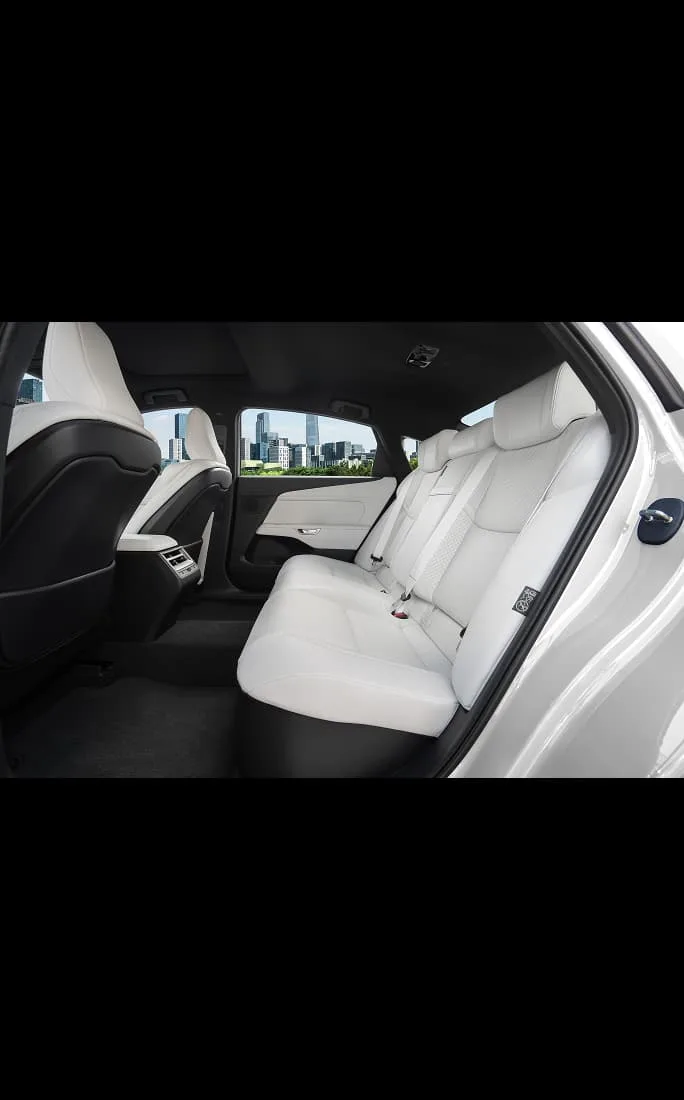 350h Interior White Mobile 684x1100