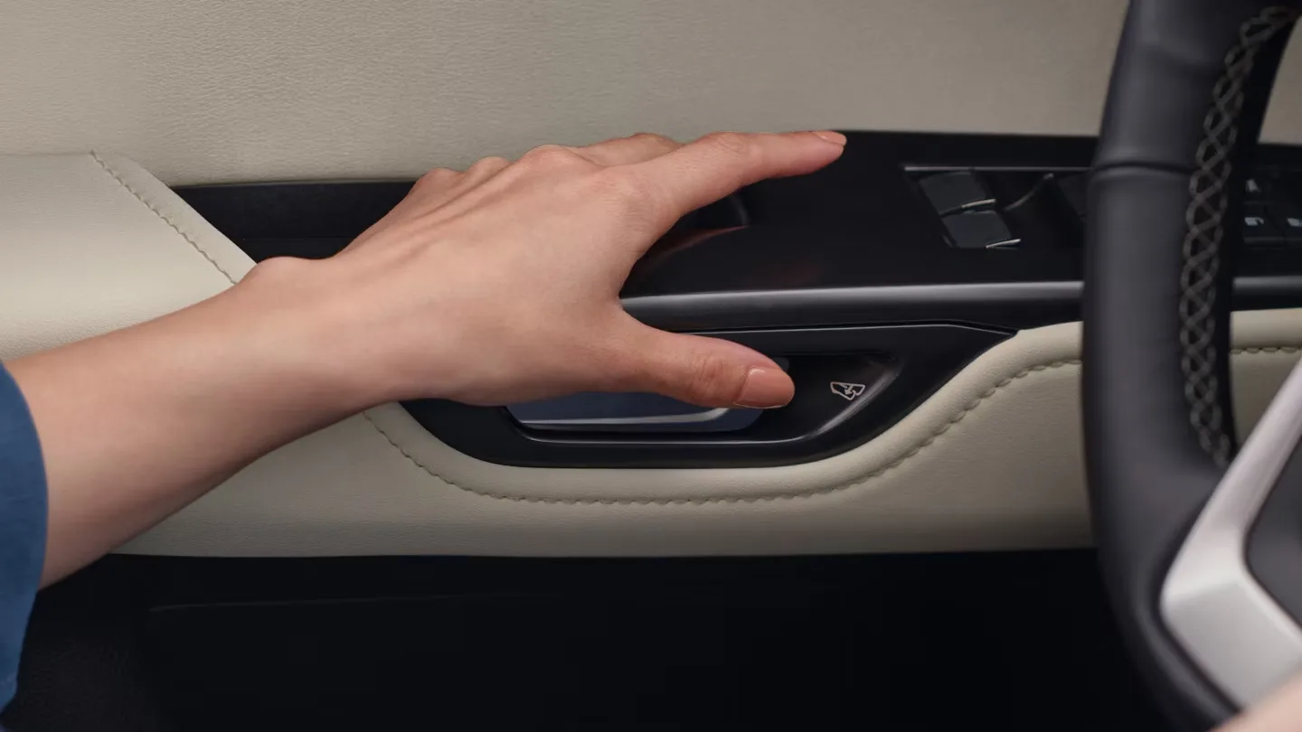 Lexus Nx Desktop Gallery Convenience 3 1440x810 Lex Nxg My26 0036