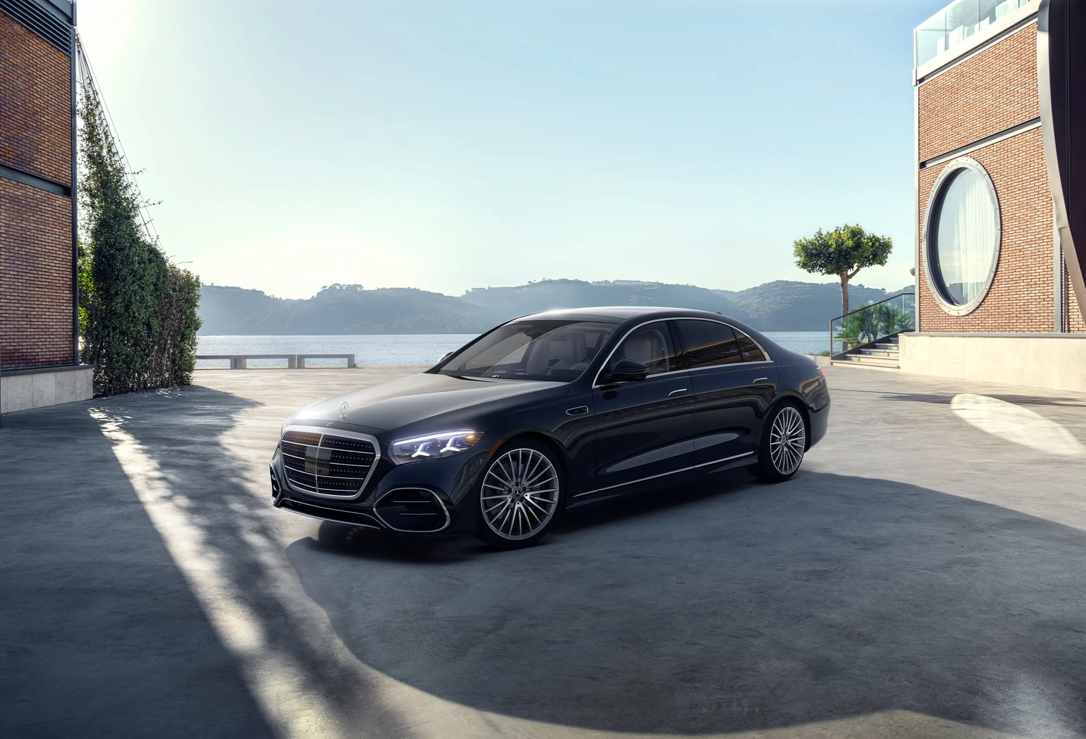 My25 Eqs Sedan Class Resized